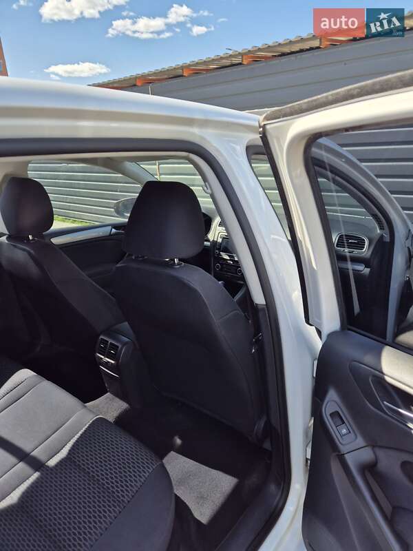 Хэтчбек Volkswagen Golf 2011 в Ирпене