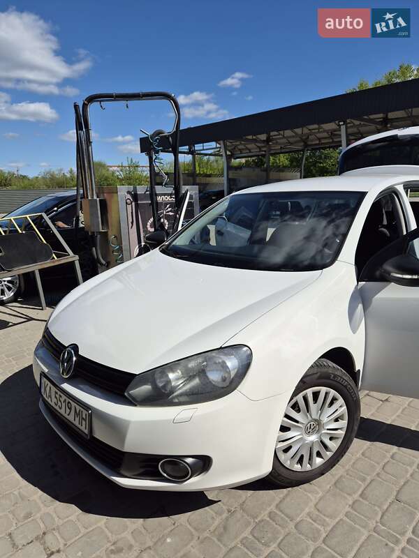 Хэтчбек Volkswagen Golf 2011 в Ирпене