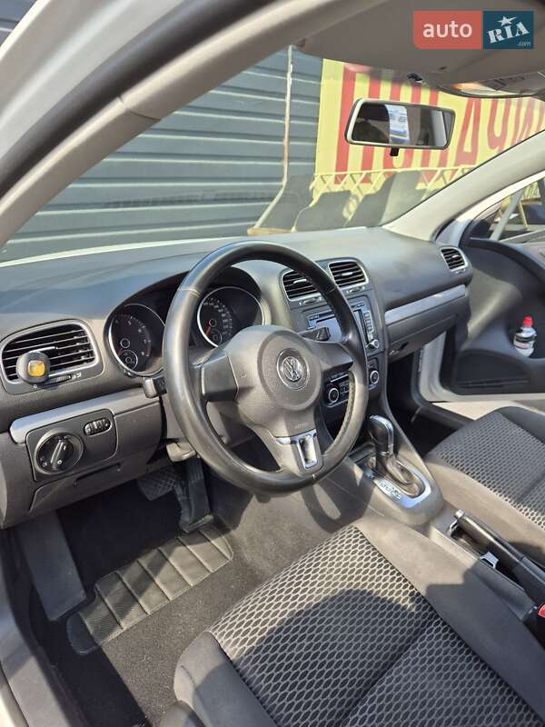 Хэтчбек Volkswagen Golf 2011 в Ирпене