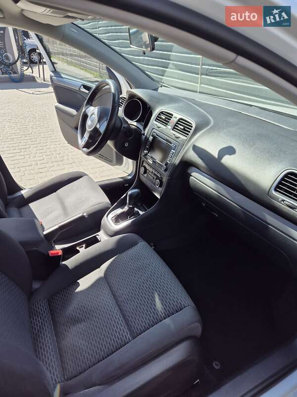 Хэтчбек Volkswagen Golf 2011 в Ирпене