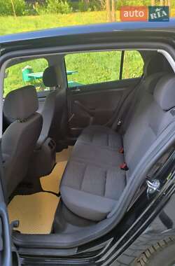 Хетчбек Volkswagen Golf 2005 в 