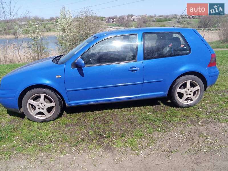 Хэтчбек Volkswagen Golf 1999 в Долинской