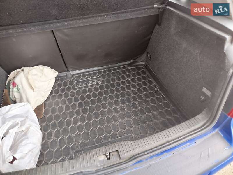 Хэтчбек Volkswagen Golf 1999 в Долинской