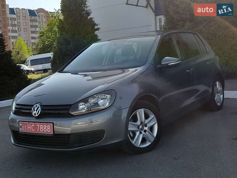 Хэтчбек Volkswagen Golf 2009 в 