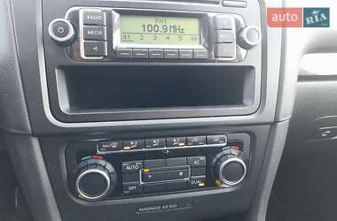 Хэтчбек Volkswagen Golf 2009 в 
