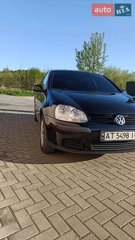Хэтчбек Volkswagen Golf 2005 в Тысменице