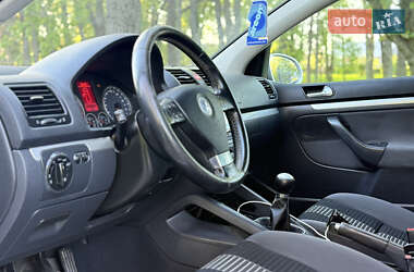 Хэтчбек Volkswagen Golf 2008 в 