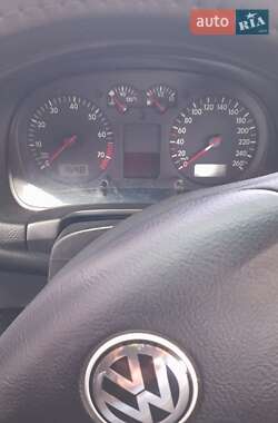 Хетчбек Volkswagen Golf 2002 в 