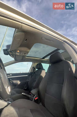 Універсал Volkswagen Golf 2012 в 