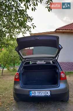 Хетчбек Volkswagen Golf 2005 в 