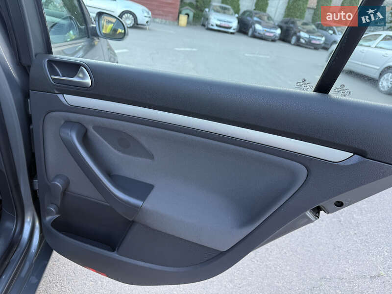 Хэтчбек Volkswagen Golf 2007 в Ровно