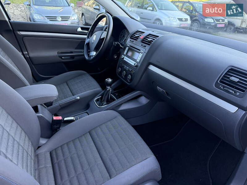 Хэтчбек Volkswagen Golf 2007 в Ровно