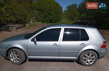 Хэтчбек Volkswagen Golf 2003 в 