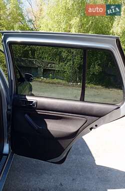 Хэтчбек Volkswagen Golf 2003 в 