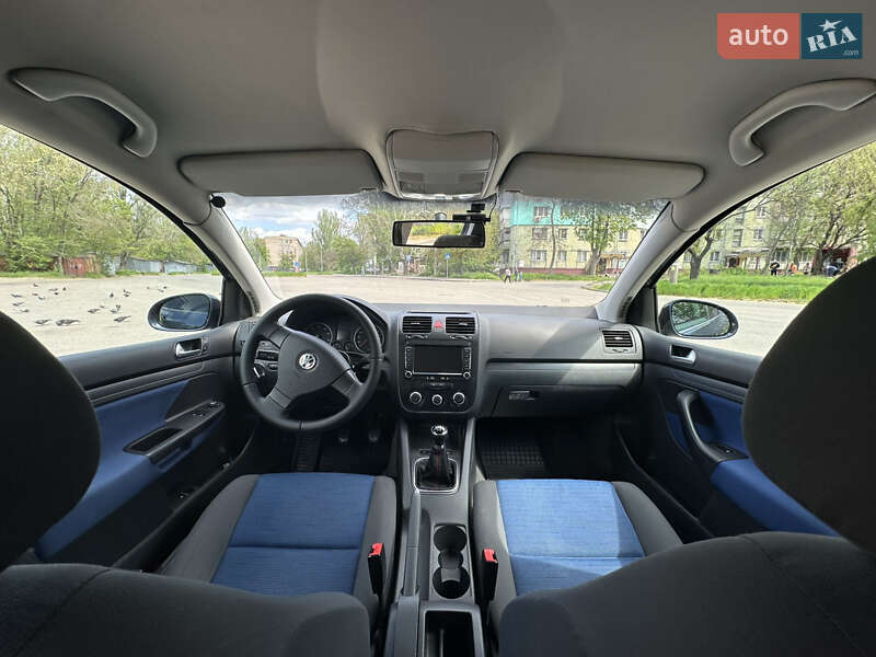 Хетчбек Volkswagen Golf 2006 в Запоріжжі