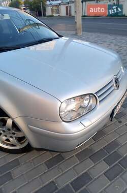 Хетчбек Volkswagen Golf 2003 в 