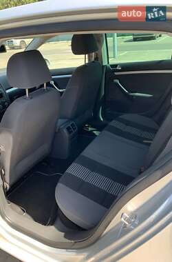 Хэтчбек Volkswagen Golf 2008 в 