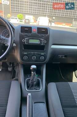 Хэтчбек Volkswagen Golf 2008 в 
