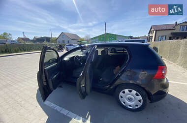 Хетчбек Volkswagen Golf 2004 в 