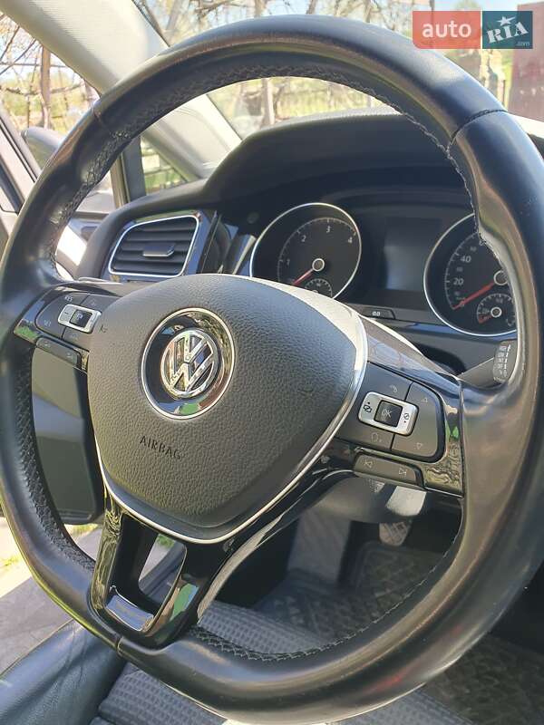 Універсал Volkswagen Golf 2015 в Тернополі