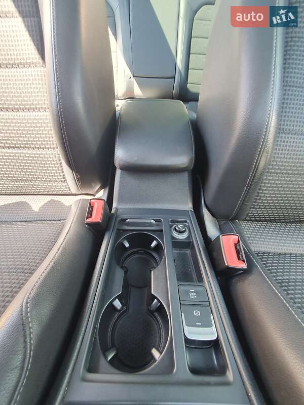 Універсал Volkswagen Golf 2015 в Тернополі