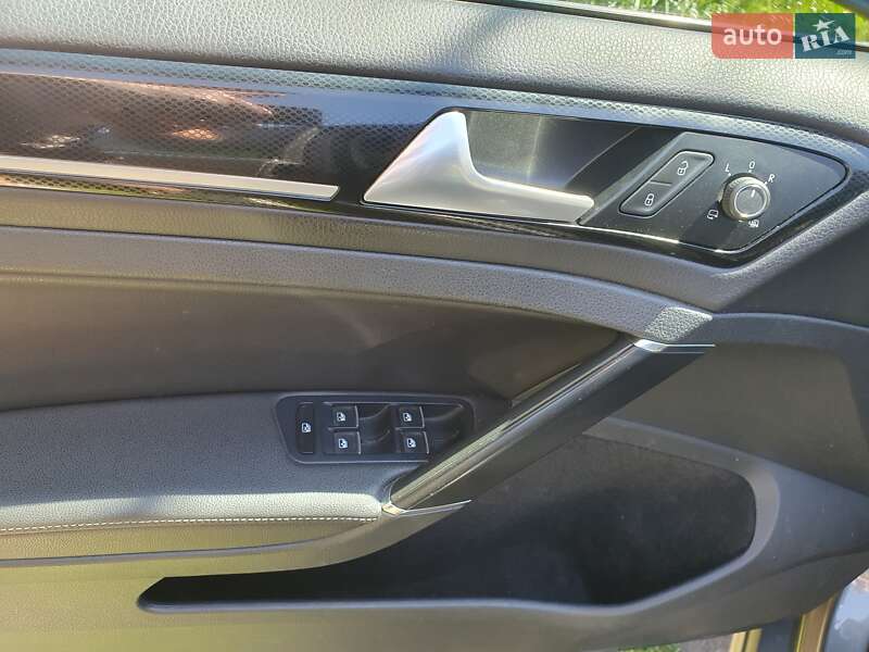 Універсал Volkswagen Golf 2015 в Тернополі