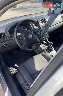 Хэтчбек Volkswagen Golf 2006 в 