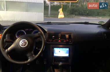 Хетчбек Volkswagen Golf 2003 в 