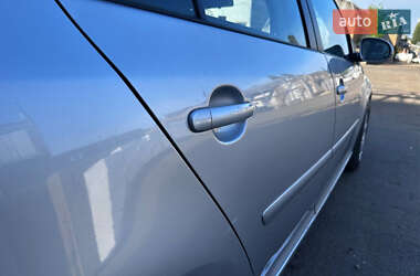 Хэтчбек Volkswagen Golf 2005 в 