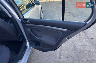 Хэтчбек Volkswagen Golf 2005 в 