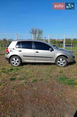 Хетчбек Volkswagen Golf 2004 в 