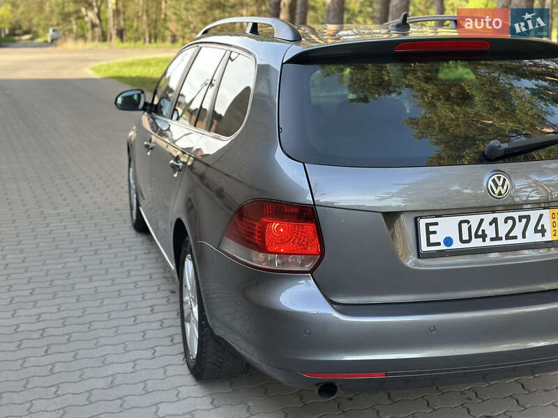 Универсал Volkswagen Golf 2013 в Ровно