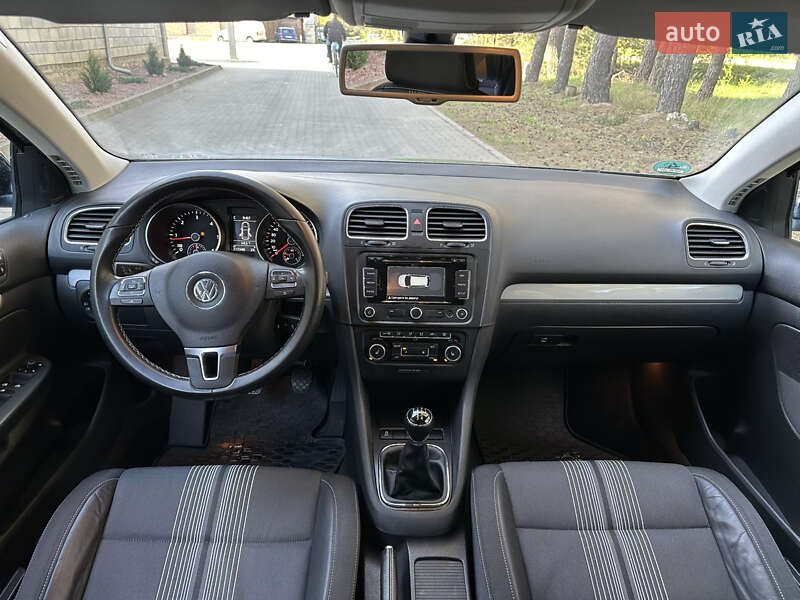 Универсал Volkswagen Golf 2013 в Ровно