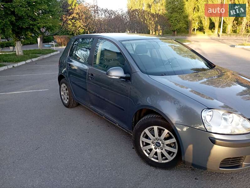 Хетчбек Volkswagen Golf 2005 в Вінниці