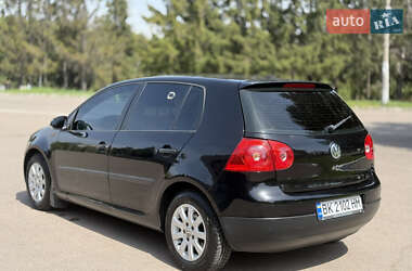 Хэтчбек Volkswagen Golf 2006 в 