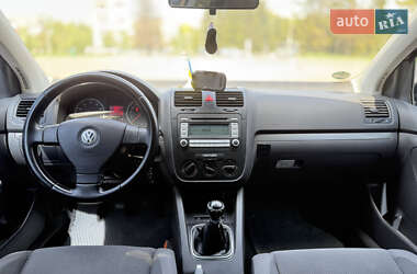 Хэтчбек Volkswagen Golf 2006 в 