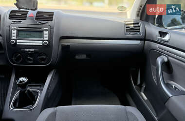 Хэтчбек Volkswagen Golf 2006 в 