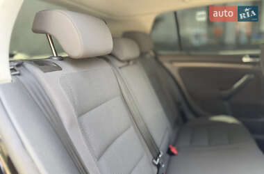 Хэтчбек Volkswagen Golf 2006 в 