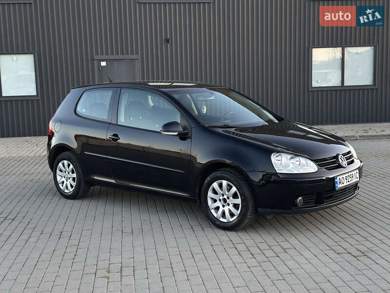 Хетчбек Volkswagen Golf 2006 в Ужгороді