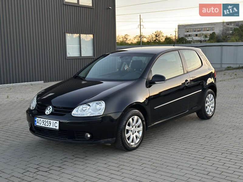 Хетчбек Volkswagen Golf 2006 в Ужгороді