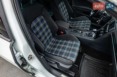 Хетчбек Volkswagen Golf 2015 в 