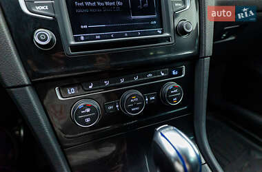 Хетчбек Volkswagen Golf 2015 в 