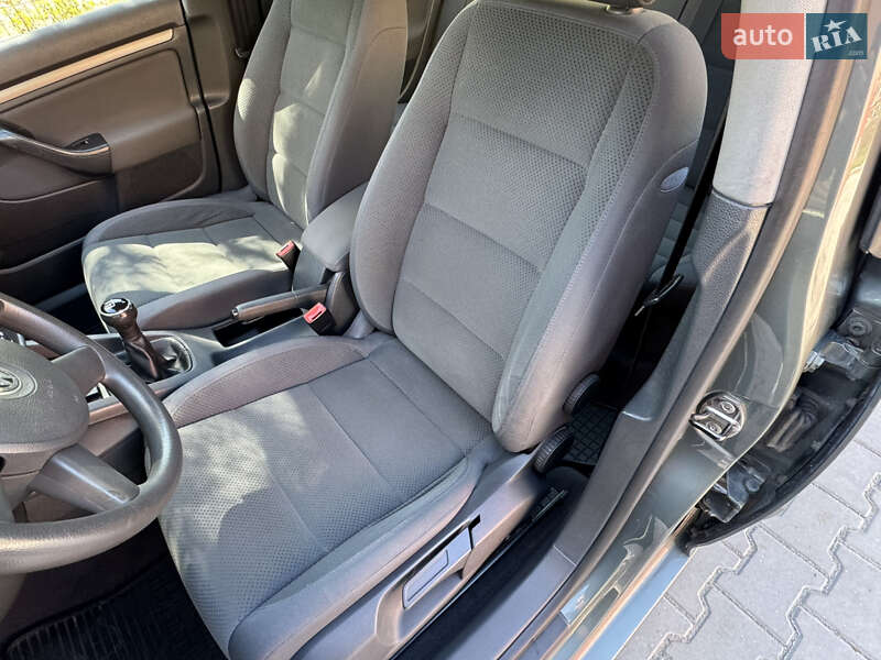 Хетчбек Volkswagen Golf 2004 в Хмельницькому