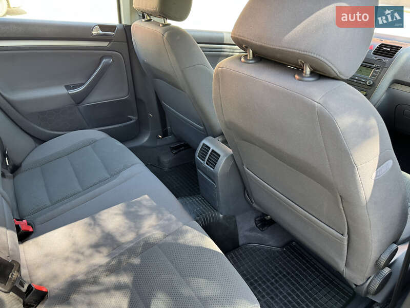 Хетчбек Volkswagen Golf 2004 в Хмельницькому