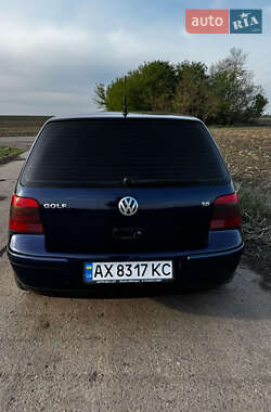 Хетчбек Volkswagen Golf 2001 в 