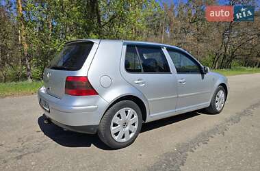 Хэтчбек Volkswagen Golf 2001 в 