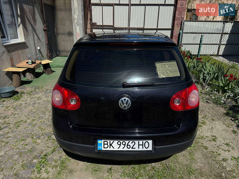 Хетчбек Volkswagen Golf 2004 в Рівному