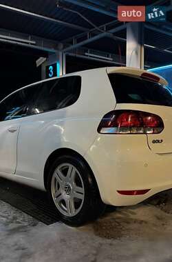 Хэтчбек Volkswagen Golf 2009 в 
