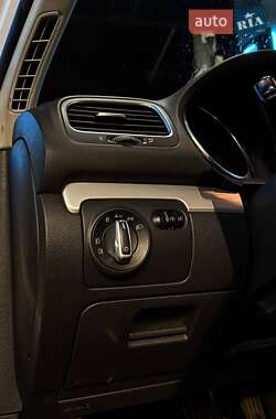 Хэтчбек Volkswagen Golf 2009 в 