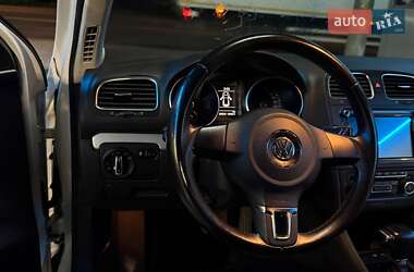 Хэтчбек Volkswagen Golf 2009 в 
